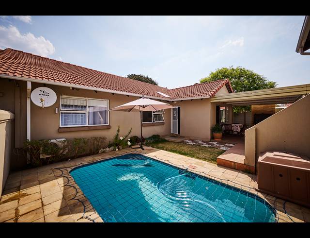 3 BEDROOM SIMPLEX SOLD IN HALFWAY GARDENS